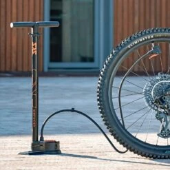 Pompe à Pied Air-X-Plorer 10.0 7 Pompe à Pied Air-X-Plorer 10.0 -Vélo Accessoires Magasin 4002556971038 SKS AirXPlorer 10 0 Standpumpe 3