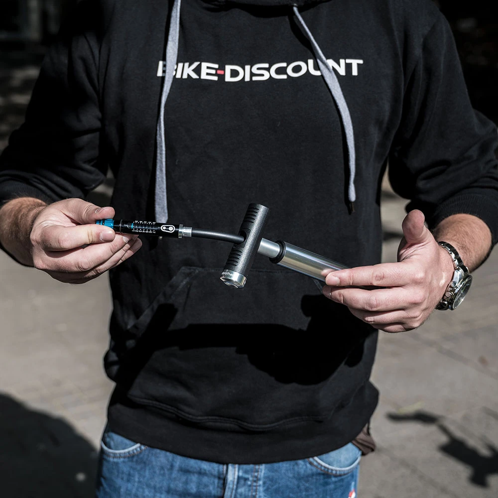 Crankbrothers Pompe Manuelle Klic HV Avec Manomètre 3 Crankbrothers Pompe Manuelle Klic HV Avec Manomètre – Image 3