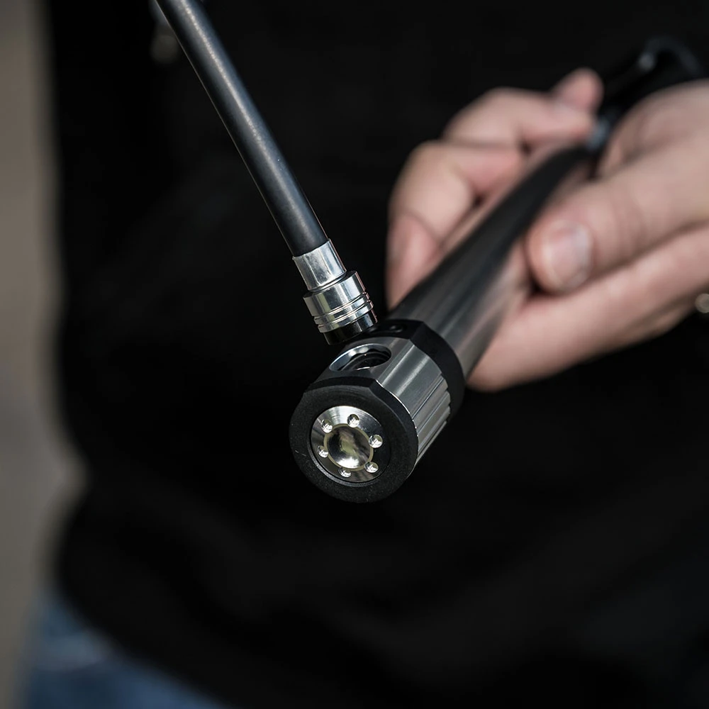 Crankbrothers Pompe Manuelle Klic HV Avec Manomètre 5 Crankbrothers Pompe Manuelle Klic HV Avec Manomètre – Image 5