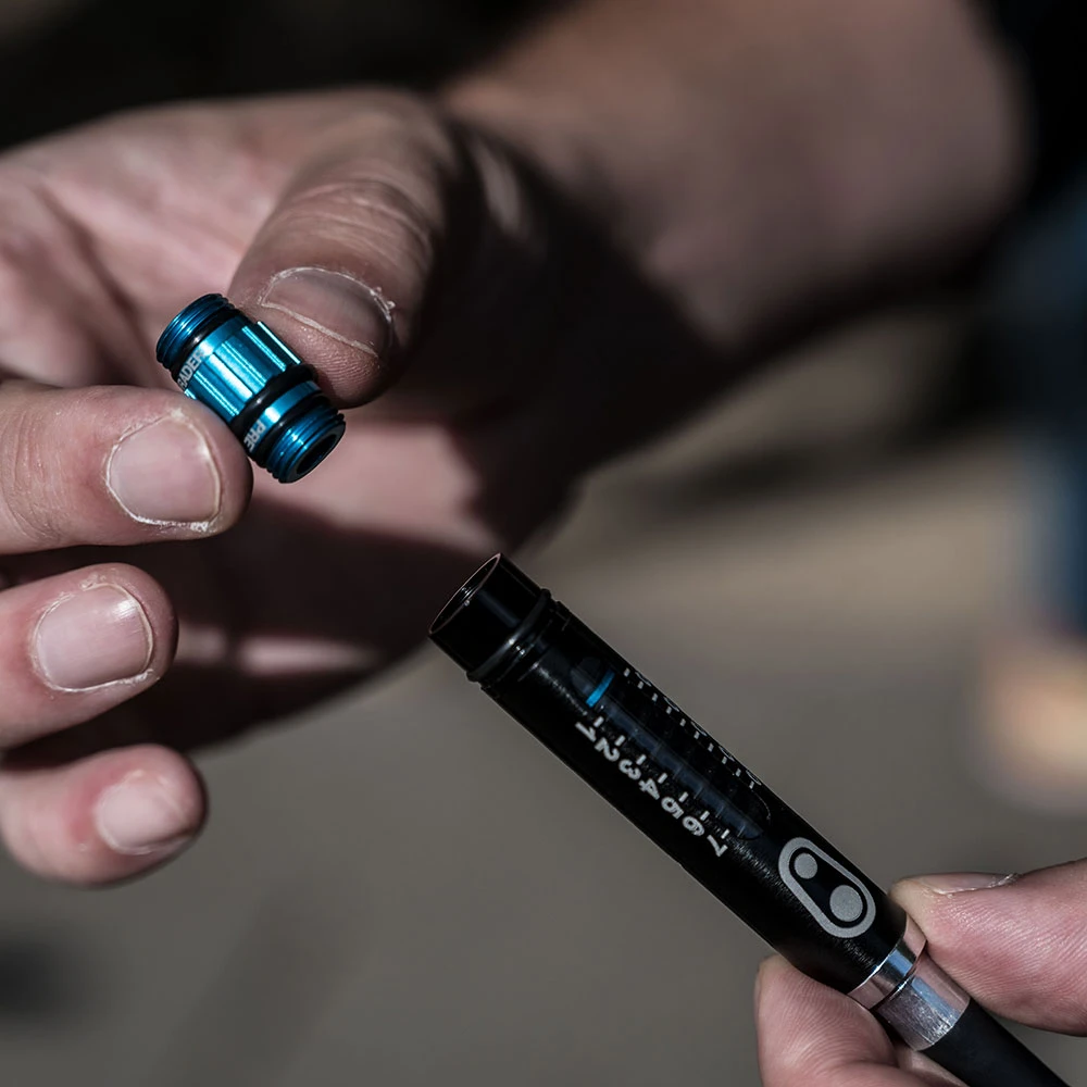 Crankbrothers Pompe Manuelle Klic HV Avec Manomètre 6 Crankbrothers Pompe Manuelle Klic HV Avec Manomètre – Image 6