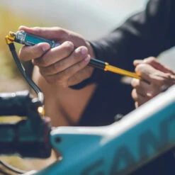 Lezyne Pompe D'amortisseur Digital Shock Drive -Vélo Accessoires Magasin Lezyne 1 MP DSHKDR V104 20052331 Digital Shock Drive Dampferpumpe 1