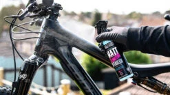 Muc-Off Matt Finish Detailer 250ml 5 Muc-Off Matt Finish Detailer 250ml -Vélo Accessoires Magasin Muc Off Matt Finish Detailer 3
