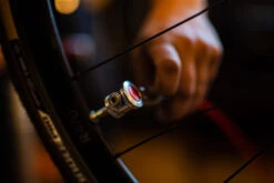 Silca Pompe à Pied Superpista Ultimate HIRO 11 Silca Pompe à Pied Superpista Ultimate HIRO -Vélo Accessoires Magasin SILCA Superpista Ultimate HIRO Standpumpe AM PU SP2 ASY 011 6