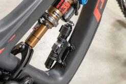 B-RAD Bottle Shift Adapter -Vélo Accessoires Magasin Wolf Tooth B RAD Bottle Shift Adapter 5