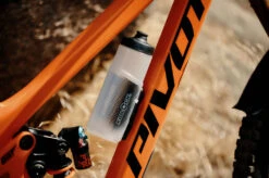 Fidlock TWIST Bottle 600 + Bike Base 8 Fidlock TWIST Bottle 600 + Bike Base -Vélo Accessoires Magasin fidlock 09669 CLR 20125455 TWIST Bottle 600 Bike Base 2