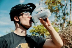 Fidlock TWIST Bottle 600 + Bike Base 10 Fidlock TWIST Bottle 600 + Bike Base -Vélo Accessoires Magasin fidlock 09669 CLR 20125455 TWIST Bottle 600 Bike Base 4